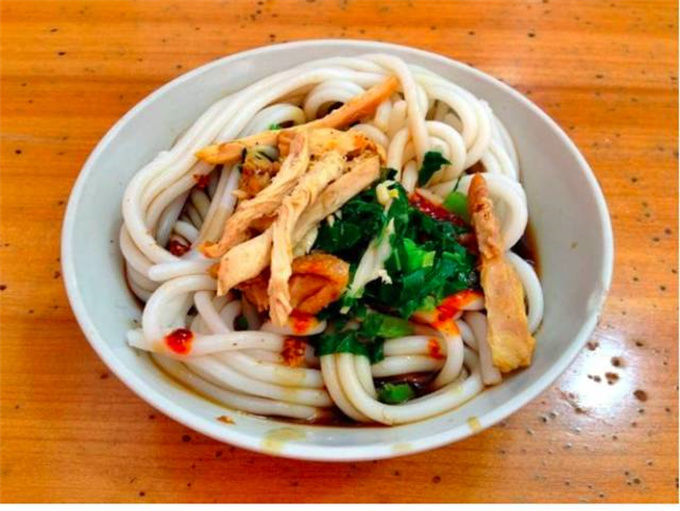 大理特色美食推薦：你確定不來(lái)一碗“再回首”涼雞米線？！
